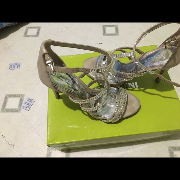 Shoes 👠 - Picture 3 of 5